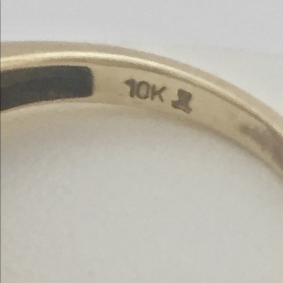 NWT 1/3 ctw, 10kt yellow gold diamond ring - Picture 2 of 3